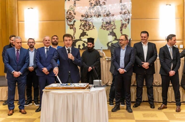 Χρυσοχοΐδης και Μάλλιος παρευρέθηκαν στην κοπή της πίτας της ΠΟΑΣΥ (εικόνες)