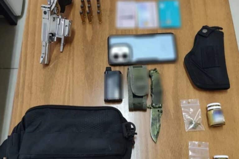 Ζάκυνθος: Συνελήφθησαν δύο άτομα για εκβίαση, απειλή, εξύβριση, όπλα και ναρκωτικά