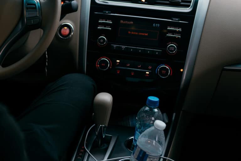 Γιατί δεν πρέπει να αφήνετε ποτέ ένα μπουκάλι νερό στο αυτοκίνητο – Ο «άγνωστος» κίνδυνος για κάθε οδηγό