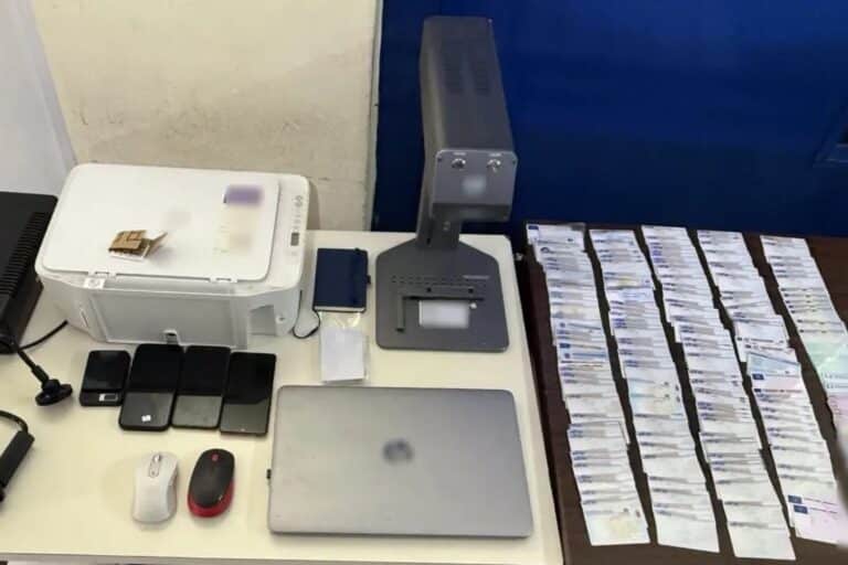 Άγιος Παντελεήμονας: Συνελήφθη 22χρονος αλλοδαπός που διακινούσε πλαστά ταξιδιωτικά έγγραφα