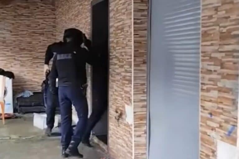 Αστυνομικοί ξήλωσαν σε Φυλή και Αχαρνές καλώδια 520 μέτρων που χρησιμοποιούνταν για ρευματοκλοπές – 12 συλλήψεις (βίντεο)