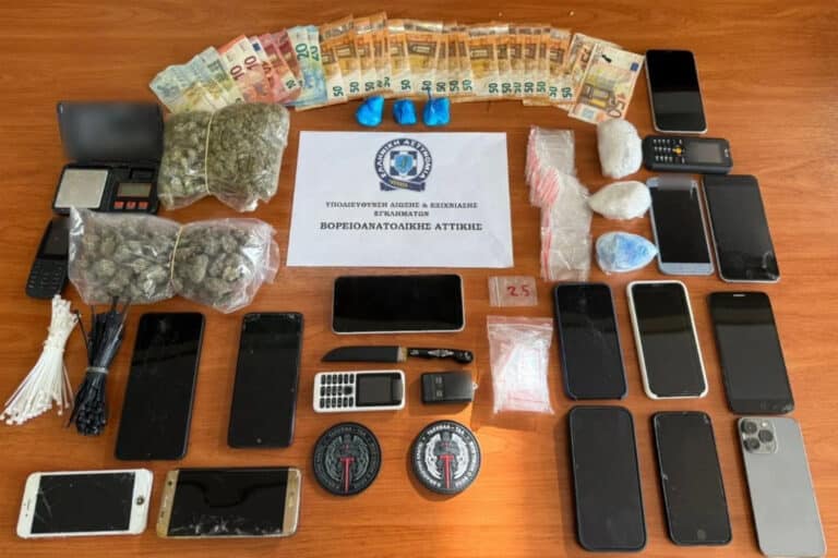 Επιχείρηση της ΕΛ.ΑΣ. στη Β/Α Αττική: Συνελήφθησαν τέσσερα άτομα για διακίνηση κοκαΐνης και κάνναβης (εικόνες)