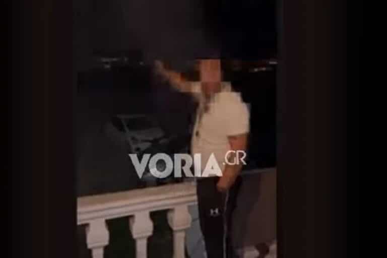 Βίντεο-ντοκουμέντο: Μέλος της σπείρας που «ρήμαζε» σπίτια σε όλη την Ελλάδα ποζάρει με όπλα στα social media – Παρότρυνε και ανήλικο