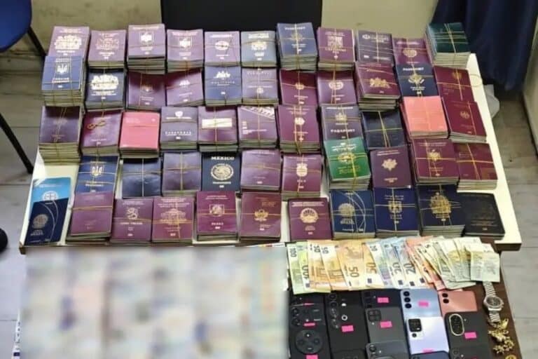 Συνελήφθησαν δύο αλλοδαποί στο κέντρο της Αθήνας για πλαστά ταξιδιωτικά έγγραφα – Κατασχέθηκαν πάνω από 600 διαβατήρια  
