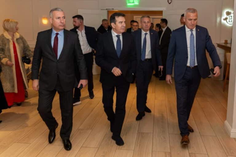 Στην ετήσια εκδήλωση του «ελληνικού FBI» ο Χρυσοχοΐδης – «Στις προκλήσεις απαντάμε με την ίδια πίστη και αφοσίωση στη δουλειά μας» (βίντεο)