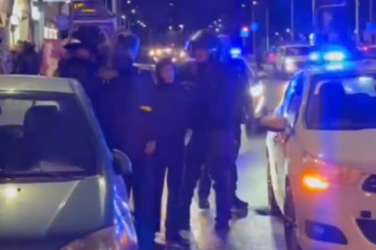 Θεσσαλονίκη: Τραυματίστηκαν τρεις αστυνομικοί σε επεισόδια – Χειροπέδες σε τέσσερα άτομα (βίντεο)