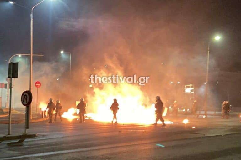 Επεισόδια στη Θεσσαλονίκη: Έγινε χρήση χημικών και εντός του ΑΠΘ – Ο πρόεδρος της ΕΑΥΘΕΣ ζητά ελαστικά βλήματα (βίντεο)