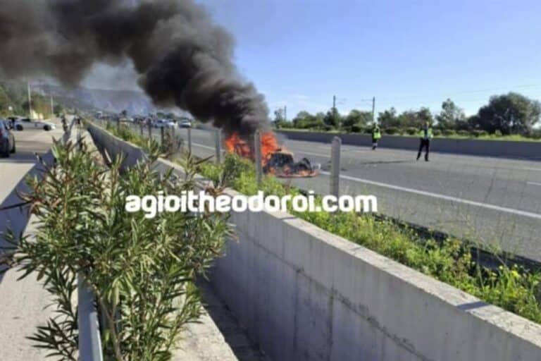 Αυτοκίνητο «λαμπάδιασε» εν κινήσει στην Εθνική Οδό Αθηνών-Κορίνθου – Βγήκαν σώοι οι επιβάτες (βίντεο)