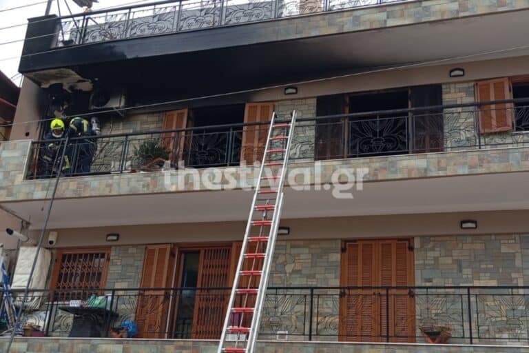 Θεσσαλονίκη: Αφυγραντήρας προκάλεσε μεγάλη φωτιά σε διαμέρισμα (βίντεο) 