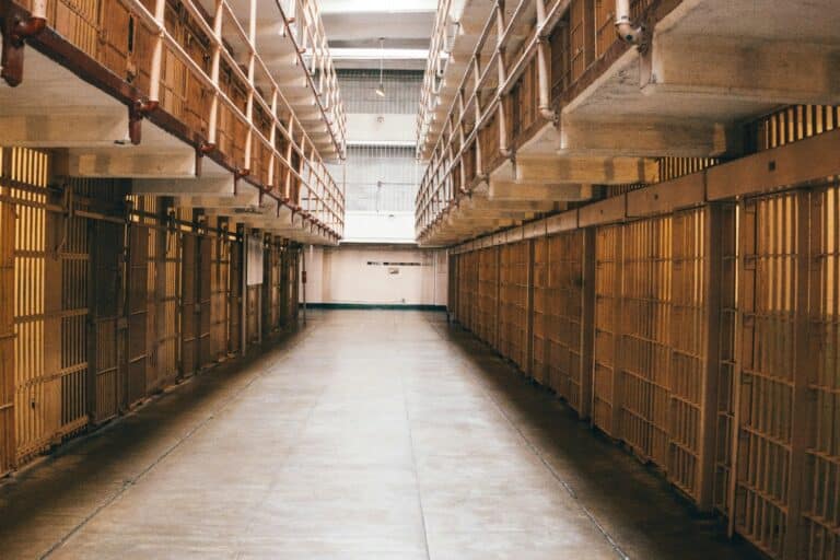 Δύο νέες φυλακές στην Κασσαβέτεια: Χρηματοδότηση 68 εκατ. ευρώ για 800 θέσεις κρατουμένων