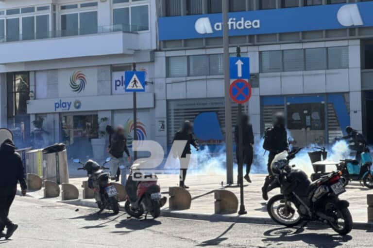 Επεισόδια και πετροπόλεμος μετά την πορεία για τα Τέμπη στο Ηράκλειο – Δείτε βίντεο