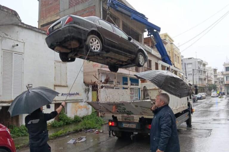 Καλαμάτα: Εγκαταλελειμμένο αυτοκίνητο μεταφέρθηκε μετά από… δέκα χρόνια!