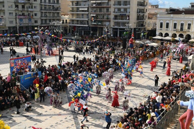 «Βροχή» οι έλεγχοι Πάτρα για το καρναβάλι: Πάνω από 100 συλλήψεις – Κατασχέθηκαν ναρκωτικά, όπλα και μαχαίρια