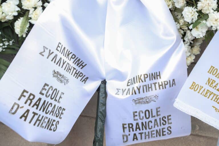 Συγκίνηση στην κηδεία της Ελένης Γλύκατζη – Αρβελέρ: Σε εξέλιξη η εξόδιος ακολουθία (εικόνες)