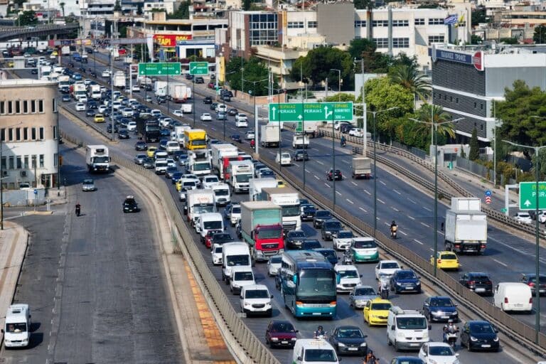 Κίνηση τώρα: Μποτιλιάρισμα στον Κηφισό στο ρεύμα προς Πειραιά λόγω τροχαίου – Πού αλλού υπάρχουν προβλήματα (χάρτης)