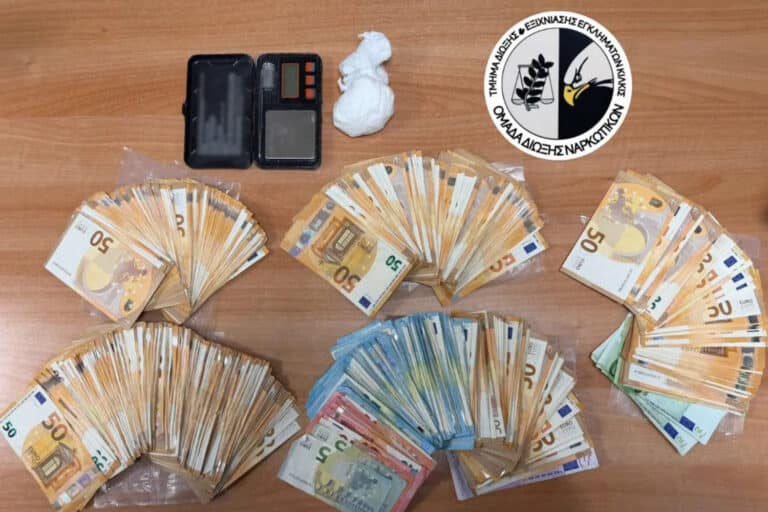 Θεσσαλονίκη: Συνελήφθη άτομο που είχε στο σπίτι του κοκαΐνη και 48.330 ευρώ