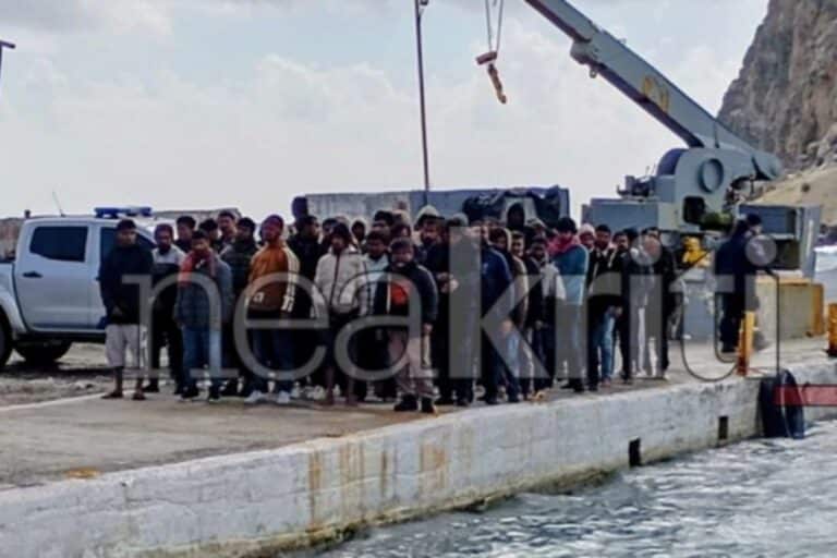 Ναυάγιο στην Κρήτη: Σε εξέλιξη οι έρευνες για αγνοούμενους μετανάστες – Συνελήφθησαν δύο διακινητές