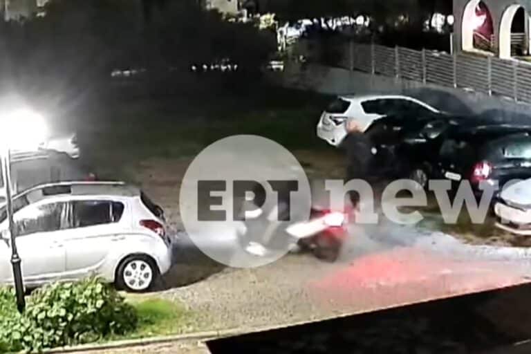 Θύμα ληστείας η Μαρίνα Σταυράκη, την απείλησαν με μαχαίρι – Η στιγμή που οι δράστες βγαίνουν από το σπίτι της στη Γλυφάδα (βίντεο)