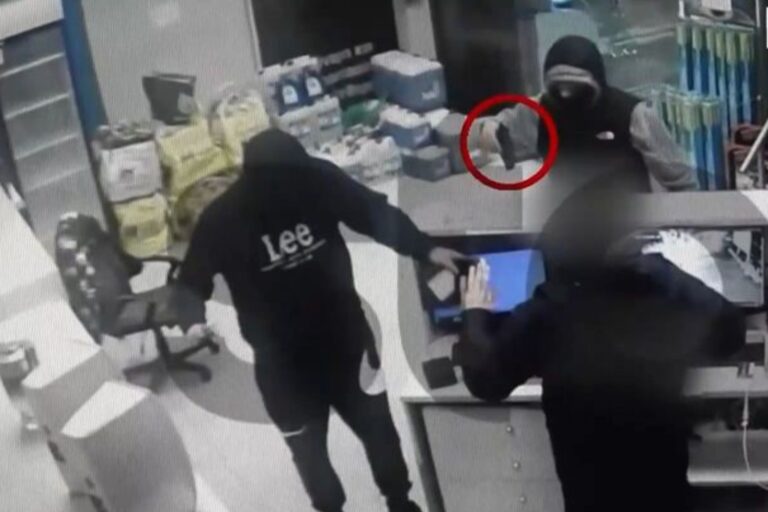 Ένοπλη ληστεία στο Μενίδι: Δράστες «μπούκαραν» σε πρατήριο καυσίμων και άρπαξαν χρήματα (βίντεο)