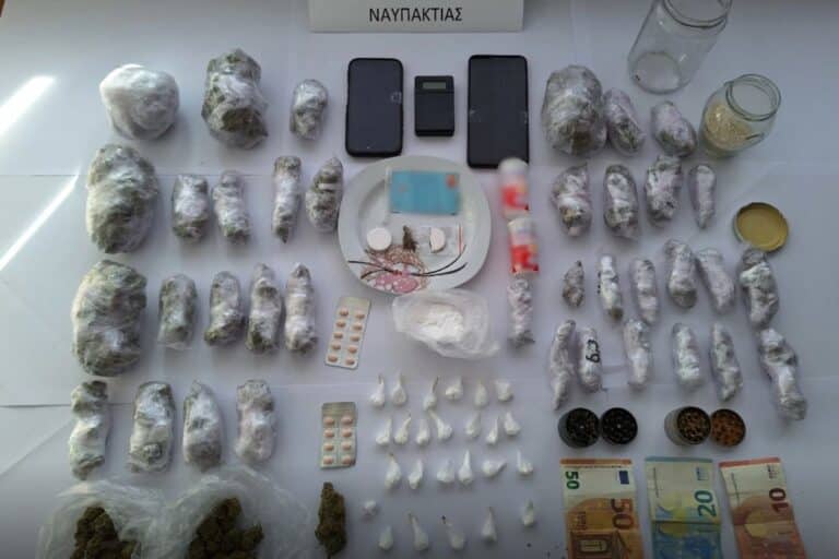 Ναύπακτος: Εξαρθρώθηκε κύκλωμα ναρκωτικών με στόχο και μαθητές – Συνελήφθησαν τρία άτομα