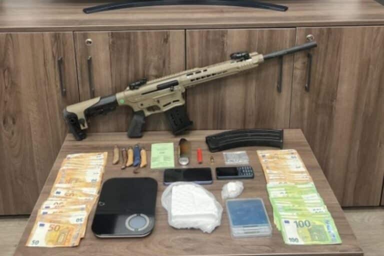 Ρέθυμνο: Συνελήφθη 43χρονος για ναρκωτικά και όπλα – Τι βρέθηκε στο σπίτι του