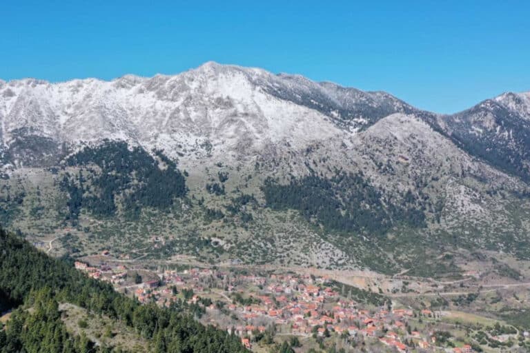 Παρνασσός: Εντοπίστηκαν σώοι οι δύο ορειβάτες που αγνοούνταν