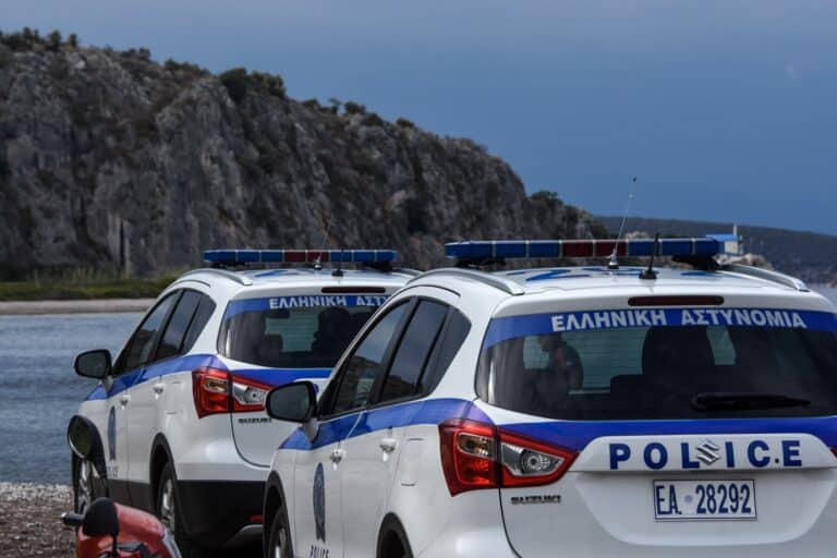 Μυστήριο στην Ιεράπετρα: Στα εργαστήρια της ΕΛ.ΑΣ. το ύποπτο δέμα με τη λευκή σκόνη που βρέθηκε σε παραλία