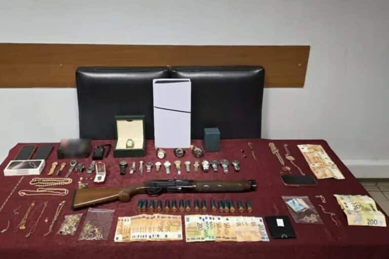 Σπείρα είχε «ρημάξει» σπίτια σε όλη την Ελλάδα – Συνελήφθησαν 12 άτομα, πάνω από 400.000 ευρώ η λεία τους (βίντεο)