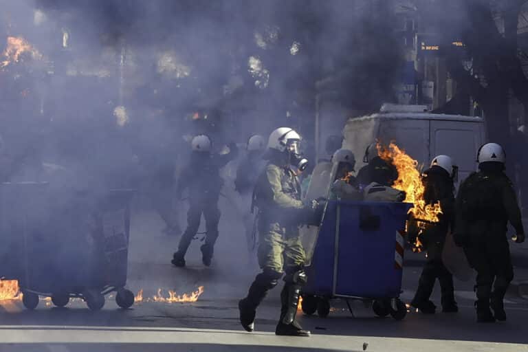 Τέμπη: Η ανακοίνωση της ΕΛ.ΑΣ. για τη συγκέντρωση της Θεσσαλονίκης – Τραυματίστηκαν δύο αστυνομικοί, συνελήφθησαν ανήλικοι
