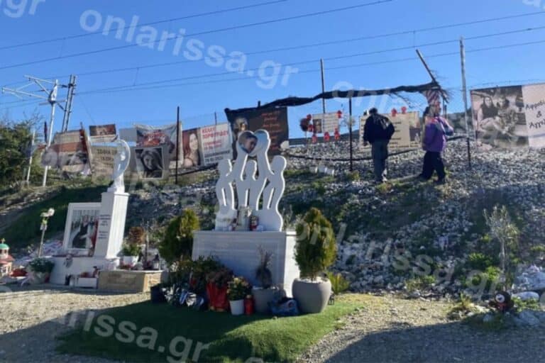 Μαθητές από εννέα χώρες ταξίδεψαν στα Τέμπη για τη φροντίδα των 57 δενδρυλλίων ελιάς στον χώρο του δυστυχήματος (βίντεο)