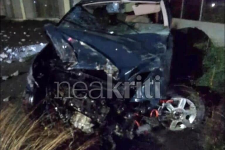 Τροχαίο στον Άγιο Νικόλαο: Αυτοκίνητο συγκρούστηκε σε τοίχο – Τραυματίστηκαν τρεις νεαροί