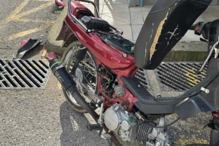 Σοβαρό τροχαίο στο Αγρίνιο – Τραυματίστηκε μοτοσικλετιστής μετά από σύγκρουση με αυτοκίνητο