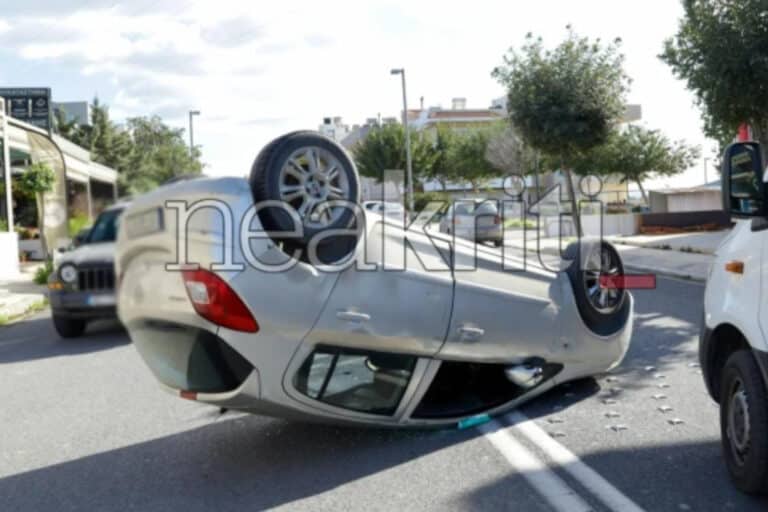 Τροχαίο στο Ηράκλειο: Αυτοκίνητο «τούμπαρε» στη μέση του δρόμου (βίντεο)