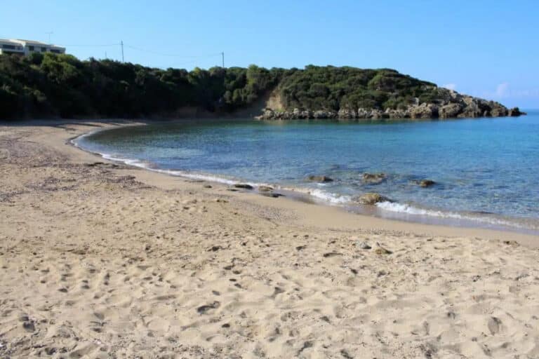 Μεσσηνία: Αυτοκίνητο κατέληξε στη θάλασσα στην παραλία Βρωμονερίου