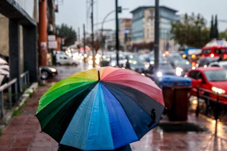 Νέο έκτακτο δελτίο από την ΕΜΥ: Μέχρι το απόγευμα η κακοκαιρία – Ποιες περιοχές επηρεάζονται 