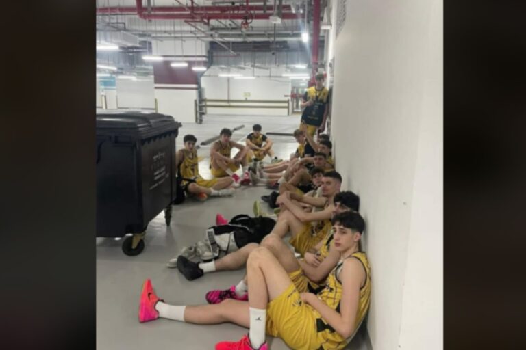 Πόλεμος στο Ιράν: Αγωνία για την ομάδα μπάσκετ Κ18 του Άρη – Έχουν εγκλωβιστεί στο Αμπού Ντάμπι μετά τους βομβαρδισμούς