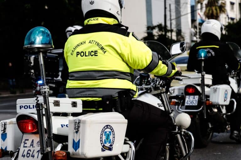 Χωρίς κράνος στον δρόμο: Σχεδόν 2.000 παραβάσεις σε μία εβδομάδα – Πού καταγράφηκαν οι περισσότερες