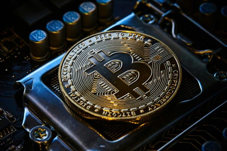 «Ξεδοντιάστηκε» σπείρα που έκανε απάτες με κρυπτονομίσματα – Ο «ambassador», ο «leader» και η λεία των 14,5 εκατ. ευρώ