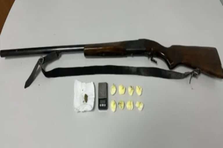 Θεσσαλονίκη: Επιχείρηση του «ελληνικού FBI» στον Δενδροπόταμο – Βρέθηκε καραμπίνα και ναρκωτικά, συνελήφθη 52χρονος