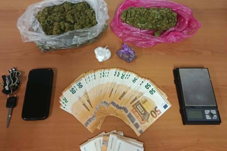 Αστυνομικοί τσάκωσαν 26χρονο για διακίνηση ναρκωτικών στη Θεσσαλονίκη – Βρέθηκαν κάνναβη, κοκαΐνη και 4.000 ευρώ