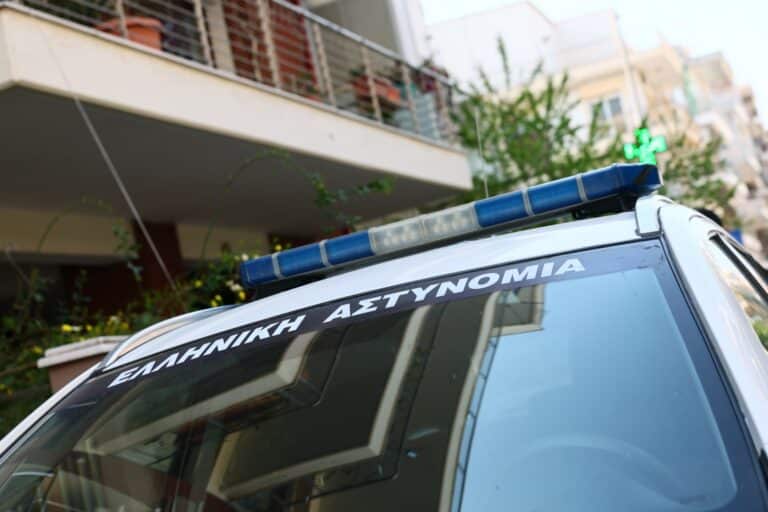 Άρτα: Απατεώνας παρίστανε τον υπάλληλο της ΔΕΗ και άρπαξε από ηλικιωμένη χρήματα και χρυσαφικά αξίας 14.700 ευρώ
