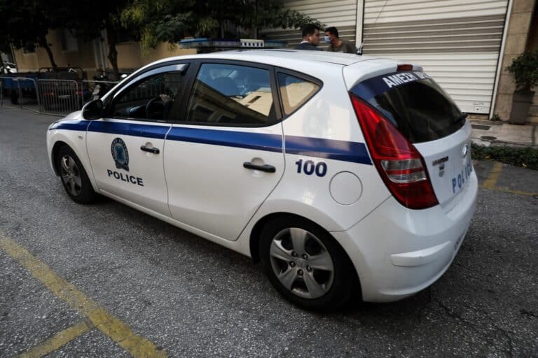 Συμμορία άρπαζε αλυσίδες λαιμού σε Κηφισιά και Μαρούσι – Συνελήφθησαν δύο νεαροί 
