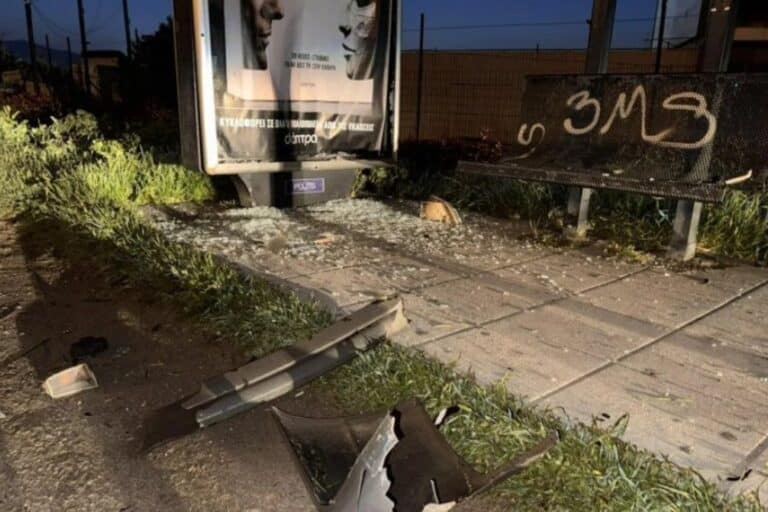 Τροχαίο στη Θεσσαλονίκη: Αυτοκίνητο έπεσε σε στάση λεωφορείου – Τραυματίστηκε ο οδηγός