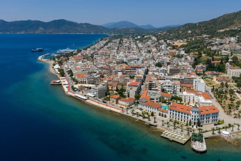 Τραγωδία στην Αιδηψό: Νεκρή 68χρονη που ανασύρθηκε χωρίς τις αισθήσεις της από τη θάλασσα