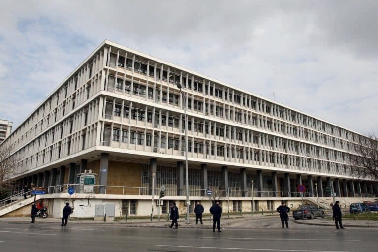 Θεσσαλονίκη: Στην Εισαγγελία ο 23χρονος Σέρβος που συνελήφθη – Κατηγορείται για ληστεία με κρυπτονομίσματα αξίας άνω των 50.000 ευρώ