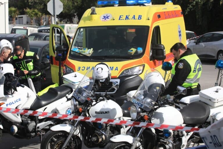 Σοκ στo Κιάτο: 40χρονος έπεσε από μπαλκόνι δευτέρου ορόφου και σκοτώθηκε – Τι «βλέπει» η ΕΛ.ΑΣ.