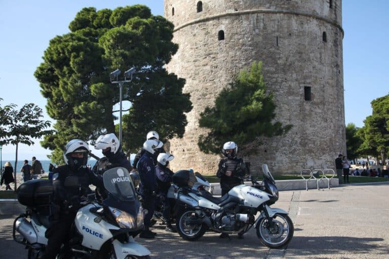 Θεσσαλονίκη: 19χρονος οδηγός μηχανής ενεπλάκη σε τροχαίο και εγκατέλειψε το σημείο