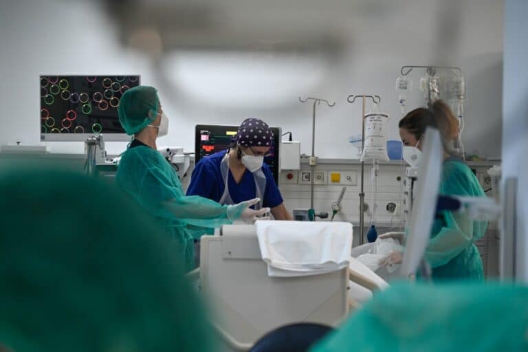 Ηράκλειο: Παραμένει κρίσιμη η κατάσταση του βρέφους που κακοποιήθηκε από τη 18χρονη μητέρα του