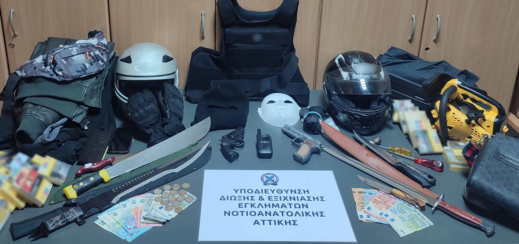 notia proastia anilikoi 24 4