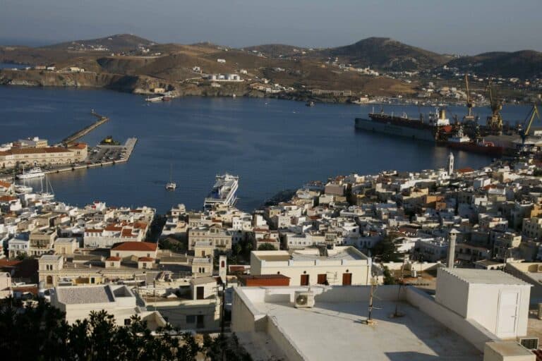 Θρίλερ στη Σύρο: Συνελήφθη ο άνδρας που είχε προσαχθεί για τη δολοφονία της διασώστριας του ΕΚΑΒ – Ελεύθερη η σύζυγός του